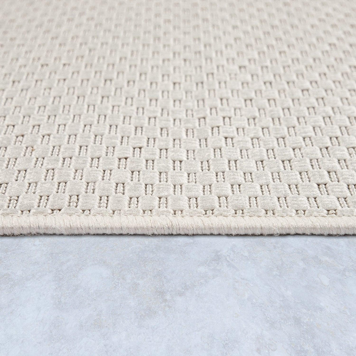 Solid Outdoor Rug for Patio or Balcony weatherproof in Mottled Cream