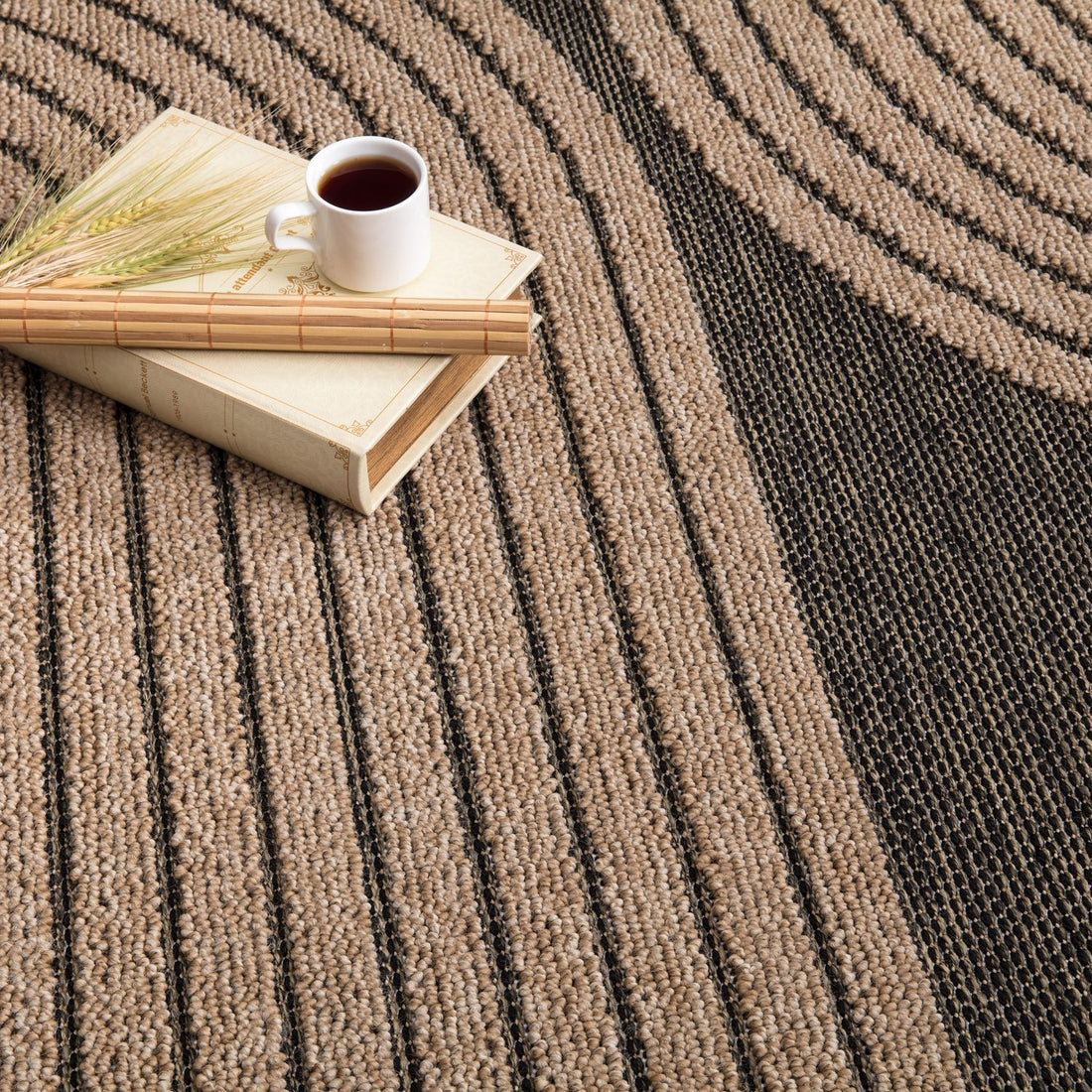 In- &amp; Outdoor Rug Cologne with Modern Lines Design in Beige Black