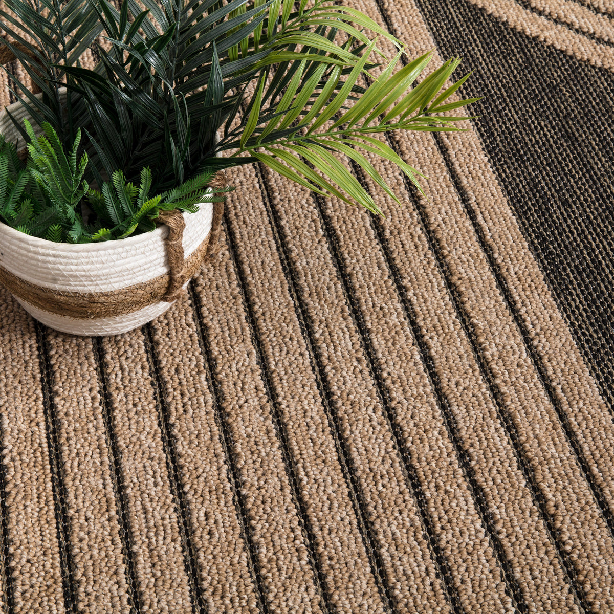 In- &amp; Outdoor Rug Cologne with Modern Lines Design in Beige Black